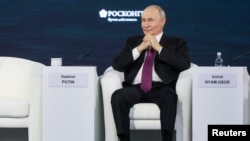 Ресей президенті Владимир Путин Владивостоктағы экономика форумында. 2 қыркүйек 2026 жыл.