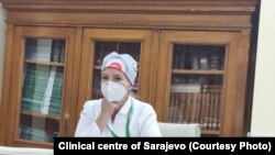 Direktorica KC Sarajevo Sebija Izetbegović rekla je za RSE da je za dan potrošeno 20 tona kiseonika 