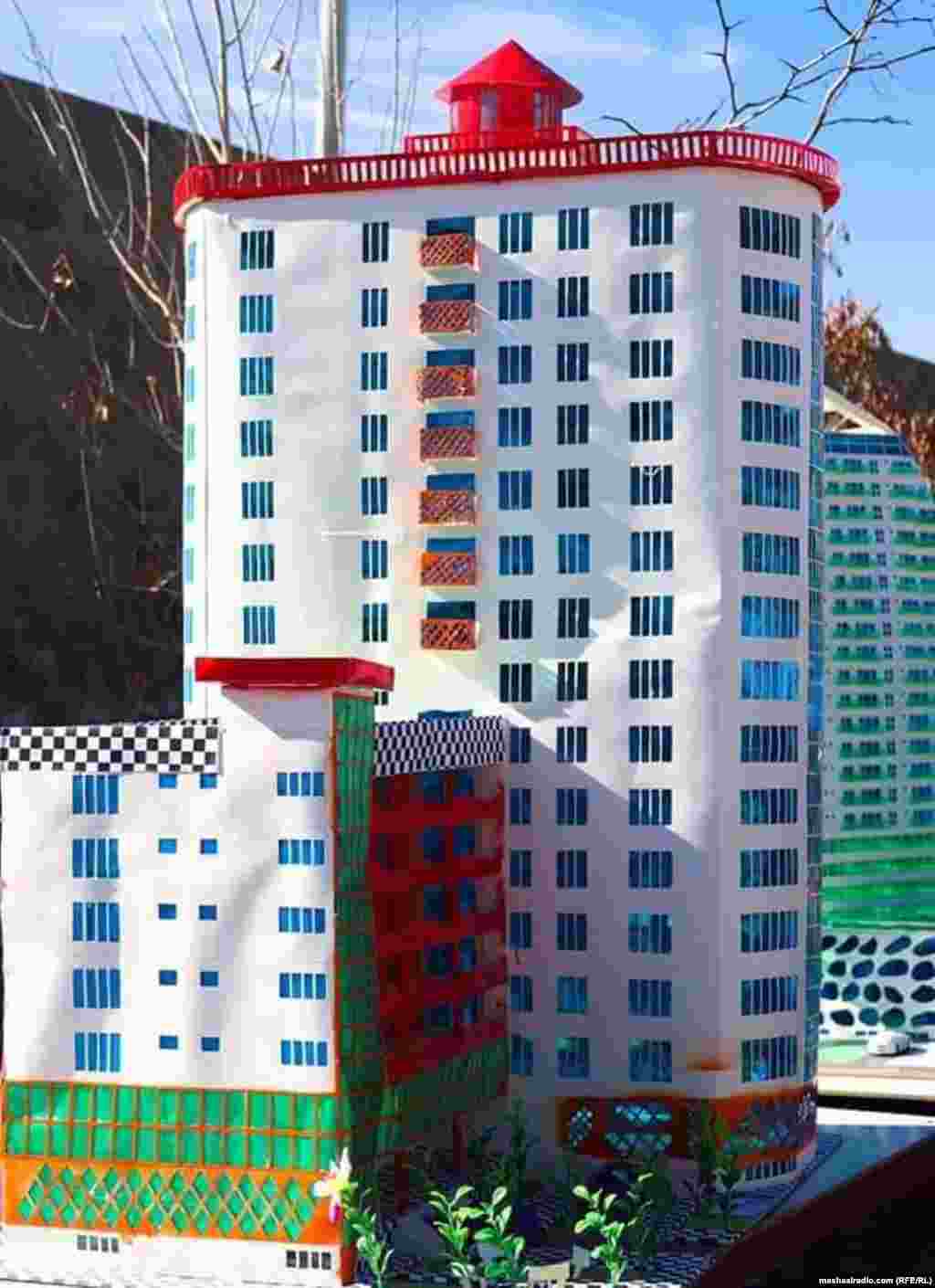 دنګې ودانۍ&nbsp;