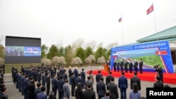 Состоялась церемония закладки первого камня нового автомобильного моста через реку Туманная, 30 апреля 2025 года