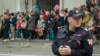 Севастополь: военные прогоняли активистов во время возложения цветов к «Вечному огню» (+видео)