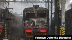 Сили РФ регулярно завдають ударів по інфраструктурі «Укрзалізниці», також були влучання в поїзди, зокрема пасажирські