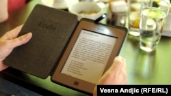 Soňky ýyllarda millionlarça e-kitap okaýjy abzallar satylypdyr