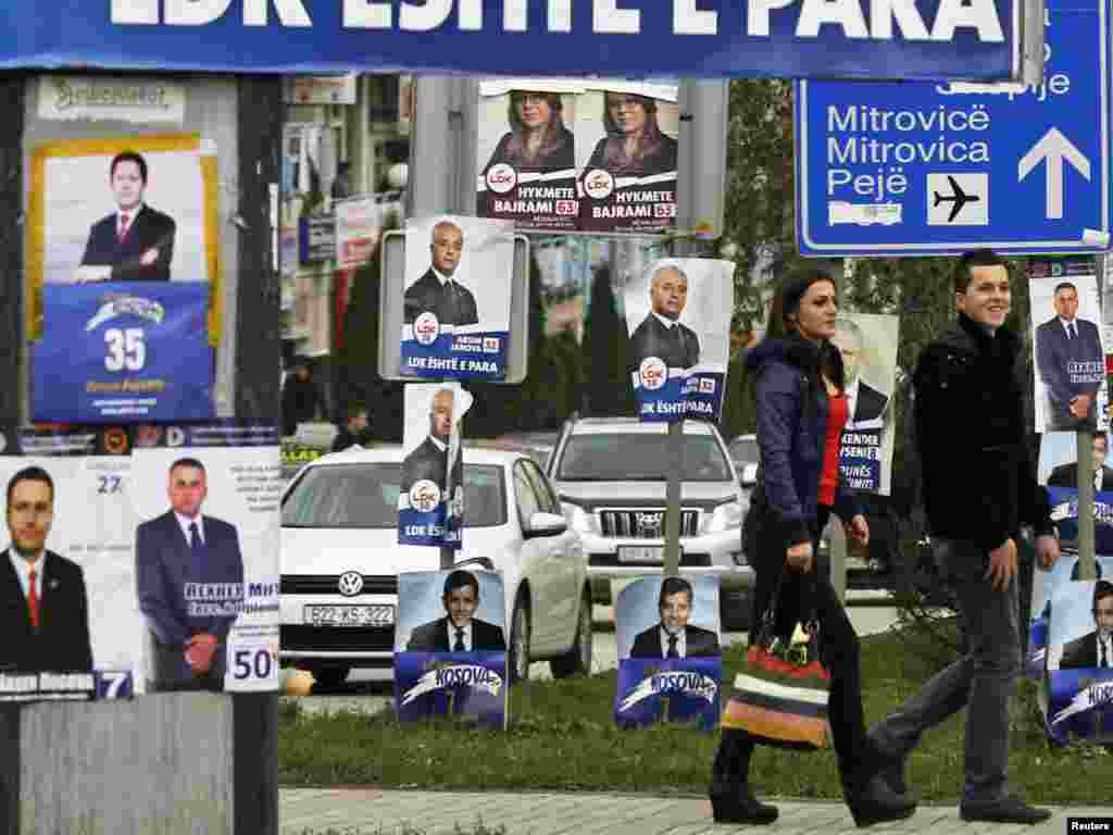 Kosovo - Priština u predizbornoj atmosferi, 09.12.2010. Foto: Reuters / Hazir Reka