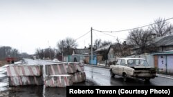 Донбас. Блокпост на в'їзді до українського селища