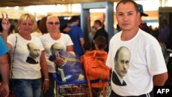 Российские туристы в аэропорту в ожидании вылета из Египта. 6 ноября 2015 года