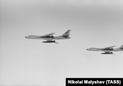 Бомбардировщики Ту-16