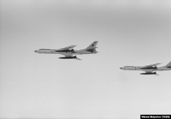 Бомбардировщики Ту-16