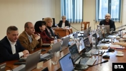 Правосъдният министър Андрей Янкулов (вдясно) председателства заседанието на Пленума на ВСС, 26 февруари 2026 г.