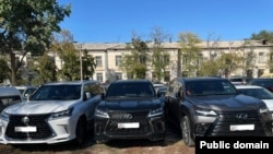 Мамлекетке алынган автоунаалар. УКМК тараткан сүрөт. Иллюстрация.