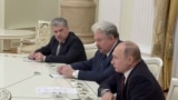 Слева направо: Грудинин, Бабурин во время встречи Путина с оппозиционными кандидатами в президенты России. 19 марта 2018 года