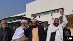 Pakistani Minister for Religious Affairs Sardar Yousuf (C) and lawmakers chant slogans against the printing of satirical sketches of the Prophet Muhammad.