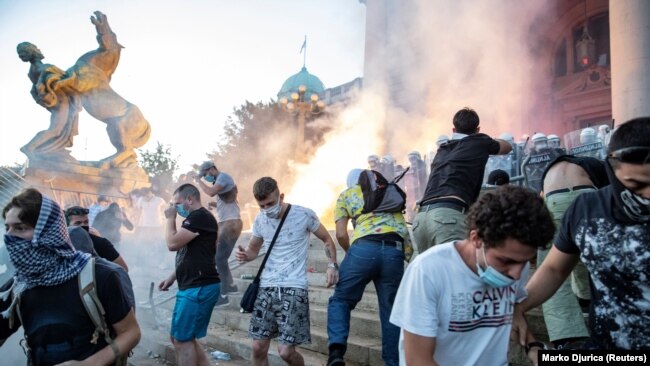 Pamje nga protestat në Beograd, më 8 korrik, 2020.