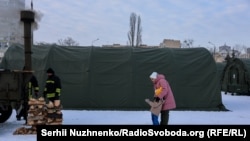 «Мабільны пункт нязломнасьці» ў Дзясьнянскім раёне Кіева. 25 студзеня 2026 году