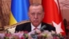 Президент Туреччини Реджеп Таїп Ердоган під час церемонії підписання угоди, підтриманої ООН, про розблокування експорту зерна з України на тлі глобальної продовольчої кризи, спричиненої масштабним вторгненням РФ на українську територію. Стамбул, Туреччина, 22 липня 2022 року