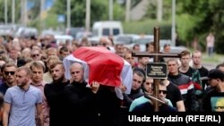 Похорон учасника акцій протесту Микити Кривцова, Молодечно, Білорусь, 25 серрпня 2020 року