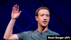 Facebook-un qurucusu Mark Zuckerberg