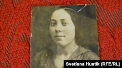  Майката на Полина преди депортирането. 