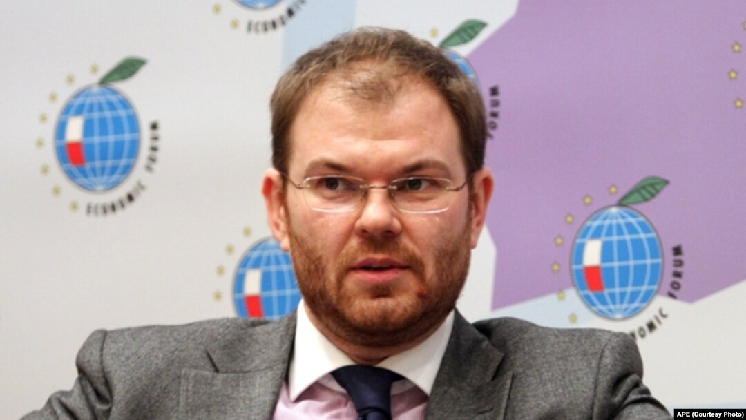 Sergiu Cioclea is currently a senior manager at the French bank BNP Paribas.