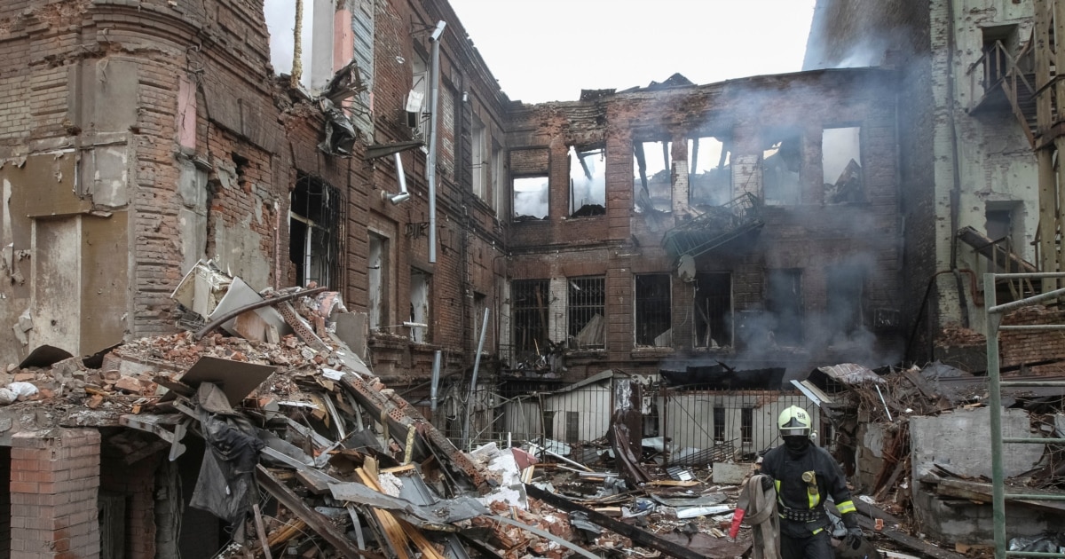 Të paktën 15 të vrarë e dhjetëra të plagosur teksa Rusia e godet Ukrainën me qindra dronë e raketa