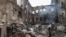 Pasojat e bombardimeve të ashpra ruse në ndërtesat e banimit në Dnieper, Ukrainë, më 16 prill.