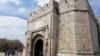 Stambol kapija niške Tvrđave je glavna kapija, a osim nje postoje i Vodena, Vidin i Beogradska kapija koja je zaklonjena Cvetnom i Zelenom pijacom.