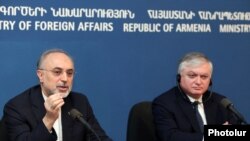 Իրանի արտգործնախարար Ալի Աքբար Սալեհին եւ Հայաստանի արտգործնախարար Էդվարդ Նալբանդյանը մամուլի ասուլիսում, 8 նոյեմբեր, 2011