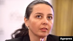 Laura Ștefan.