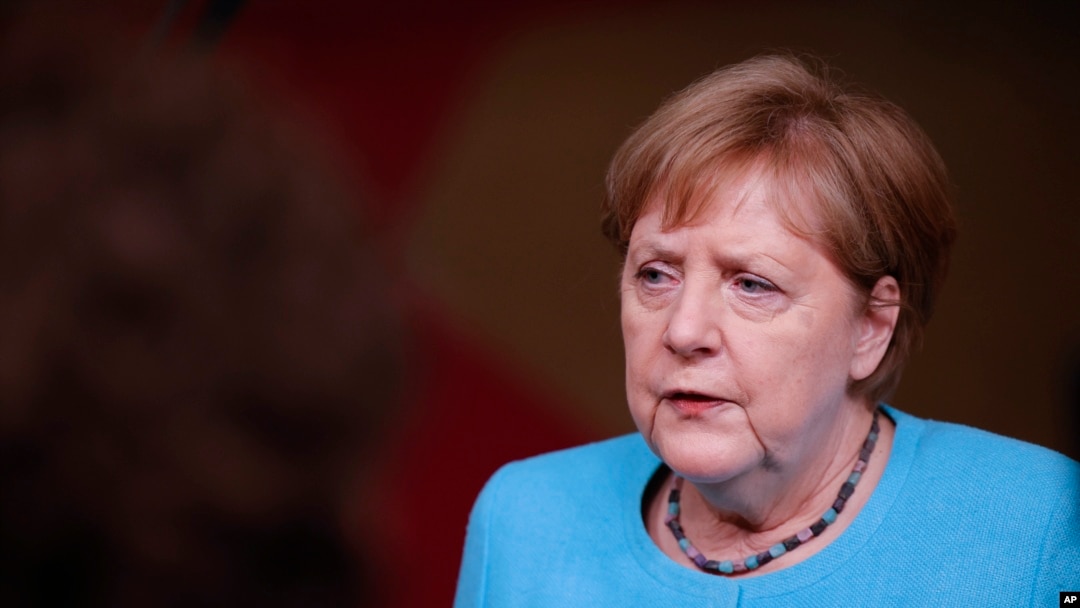 Nemačka kancelarka Angela Merkel, uz podršku francuskog predsednika Emanuela Makrona, predvodila je incijativu za podizanje nivoa dijaloga s ruskim predsednikom Vladimirom Putinom.