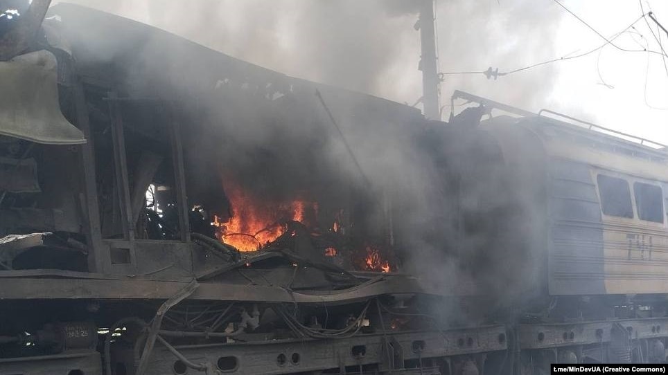 На Волині російський дрон атакував локомотив пасажирського поїзда за два кілометри від кордону – «Укрзалізниця»
