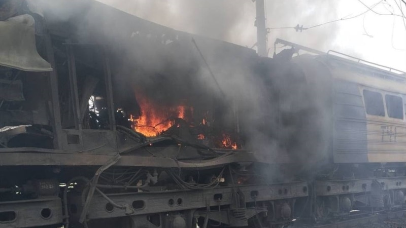 Мінрозвитку повідомило про удар Росії по електровозу в Запор