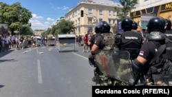 Demonstranti u Beogradu ne odustaju od blokada a ni policija da ih uklanja