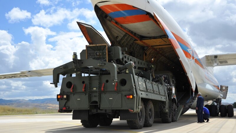 S-400 getirilip başlandan soň, ABŞ, Türkiýe doly derejeli krizise golaýlaýar