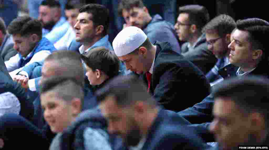 Bosnian Muslims gather in front of Sarajevo&#39;s main mosque for morning prayers on the first day of Eid al-Adha.