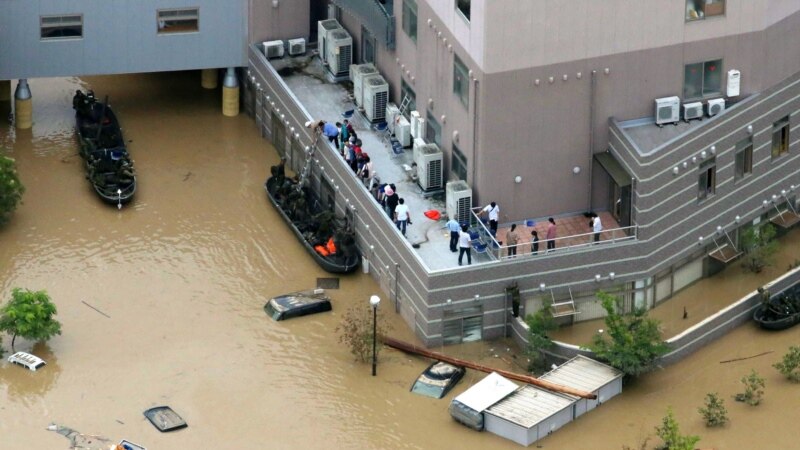 Над 150 загинати и два милиона евакуирани во поплавите во Јапонија