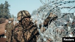 Ілюстрацыйнае фота. Польскія вайскоўцы на беларуска-польскай мяжы 