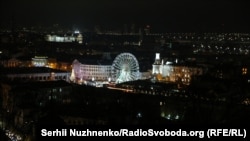 Колесо огляду на Подолі в Києві, архівне фото, 2020 рік