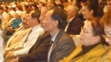 Айтысқа келген көрермендер. Астана, 2 желтоқсан 2011 жыл. 