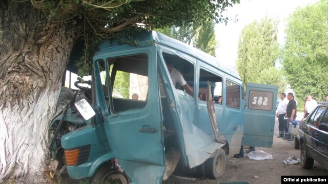 Жети-Өгүз районундагы жол кырсыгы. Андан 14 адам каза тапкан. 23-июль, 2013-жыл