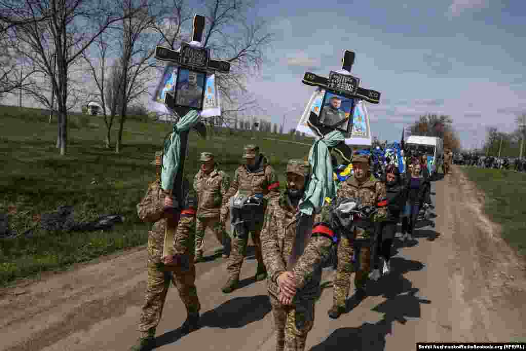 Старший брат Костянтин у 2017 році був призваний на строкову військову службу. Після завершення служби у 2019 році мобілізувався до лав ЗСУ за контрактом. «Все своє доросле життя молодий чоловік присвятив військовій службі», – розповіли у Петровській селищній раді