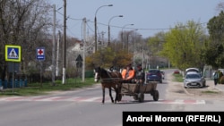 Reforma administrativ-teritorială ar urma să fie încheiată anul viitor, când vor avea loc alegeri locale. Moldova ar rămâne doar cu 292 de primării, față de 892 în prezent și trei regiuni, în loc de 32 de raioane.