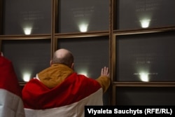 Каля магілы Кастуся Каліноўскага