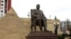 Памятник Хосни Мубараку в Азербайджане продержался несколько месяцев после того, как сам Мубарак покинул пост президента Египта