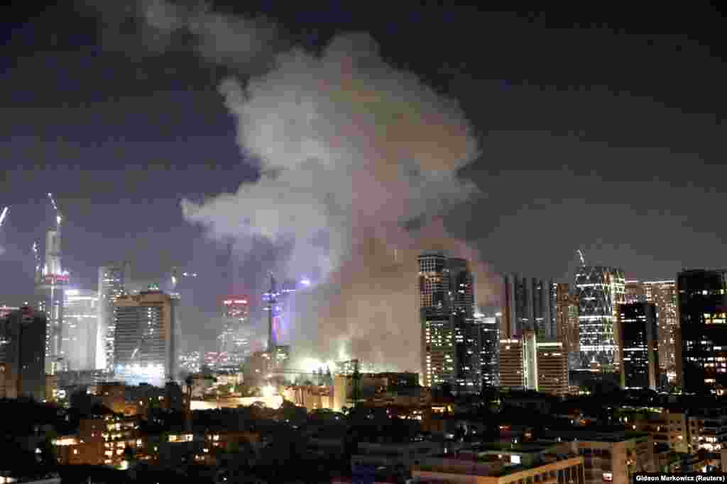 Dim se diže nakon iranskog raketnog napada na Tel Aviv, 13. juna.