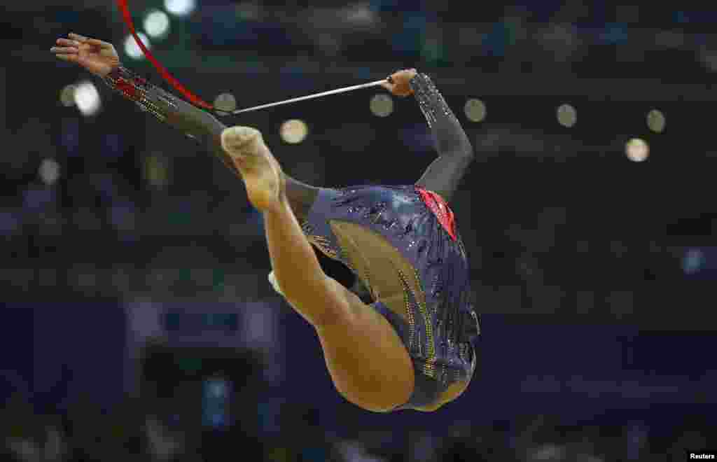 Margarita Mamun of Russia competes during the rhythmic gymnastics all around final at the 1st European Games in Baku, Azerbaijan, on June 19 , 2015. (Reuters/Kai Pfaffenbach)