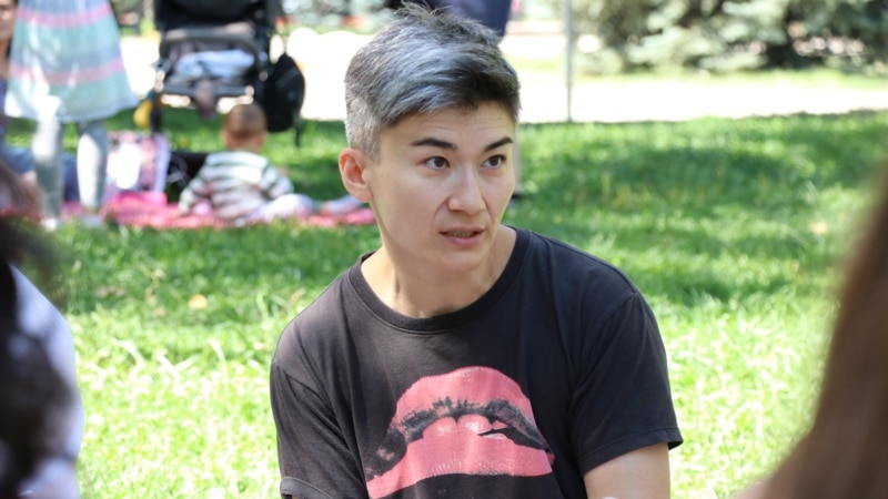 HRW ұйымы Feminita белсендісі Жанар Секербаеваның үстінен қозғалған қылмыстық істі тоқтатуға шақырды