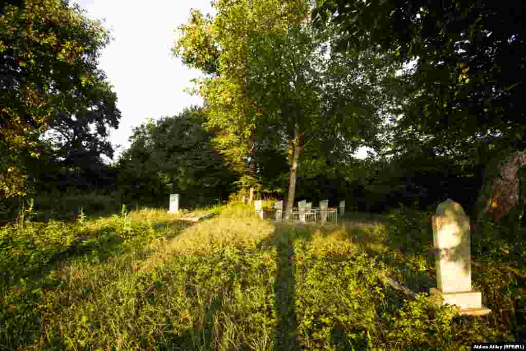 Əlavə olaraq qeyd edək ki, Hacı Murad Lev Tolstoy-un "Hacı Murad" əsərinin də qəhrəmanıdır.