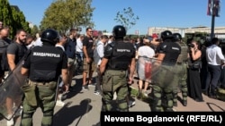 Kordon Žandarmerije ispred građana i studenata u blizini mesta održavanja parade, 20. septembar 2025.