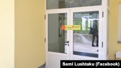 Obavest o privremenom zatvaranju jedne od ambulanti u Srbici, koja je radila po srpskom sistemu.