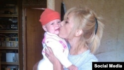 Нілуфар Мамасаідава з дачкой